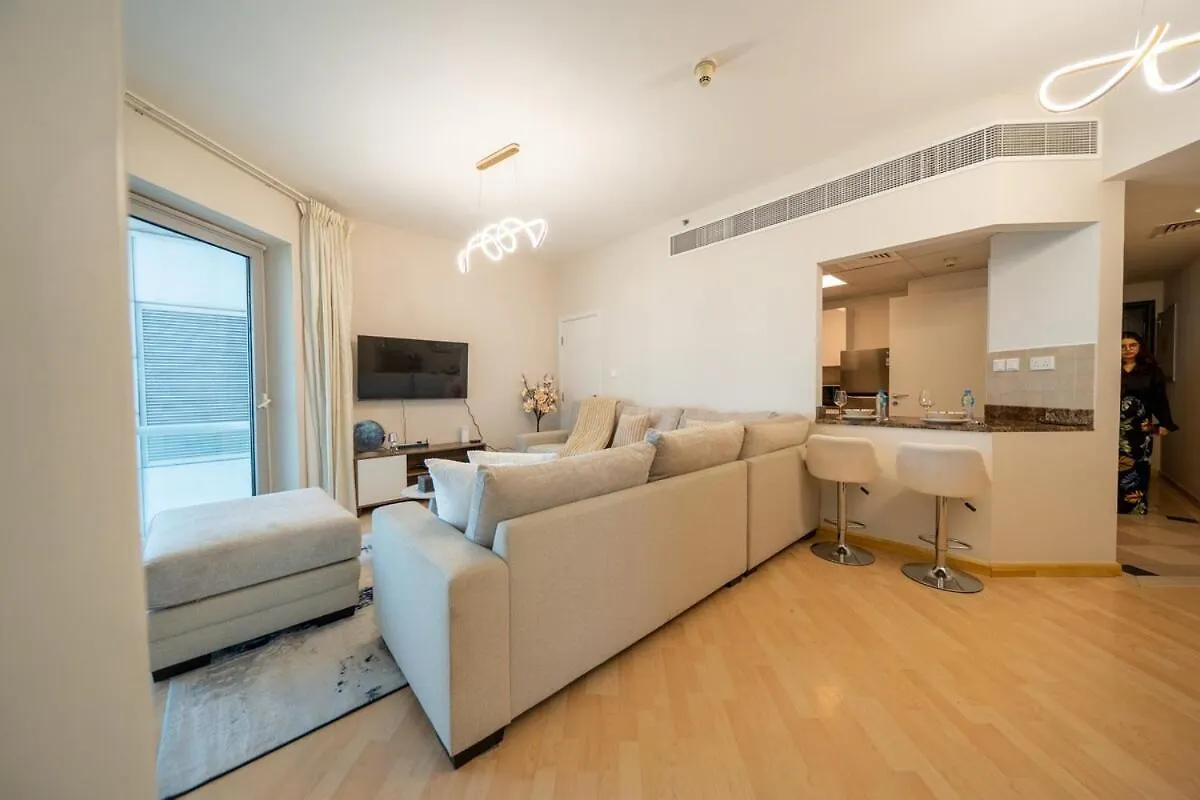 Homes & Beyond L 2Br In The Heart Of Dubai Marina Apartment